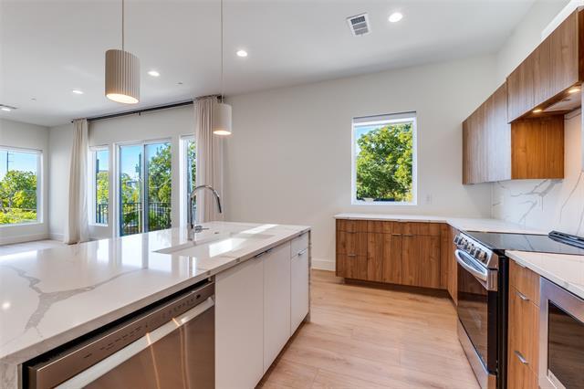 Building Photo - 2206 Arroyo Ave