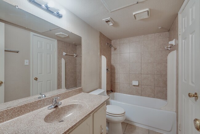 Building Photo - 14777 Wunderlich Dr