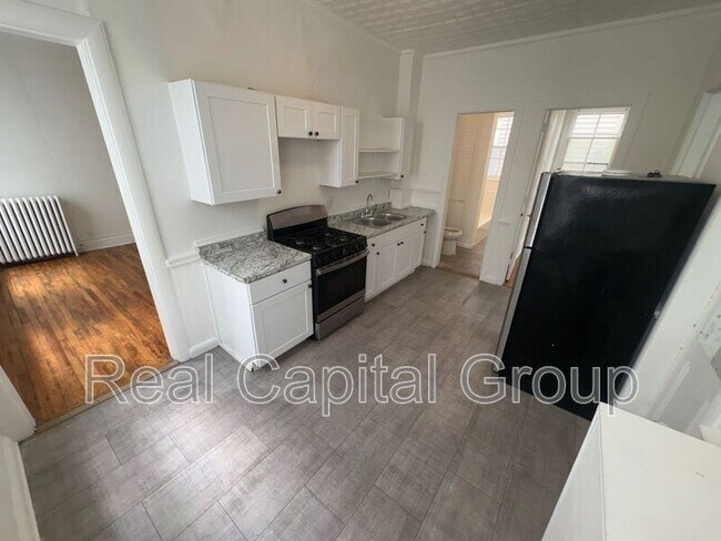 Building Photo - 130 5th Ave
