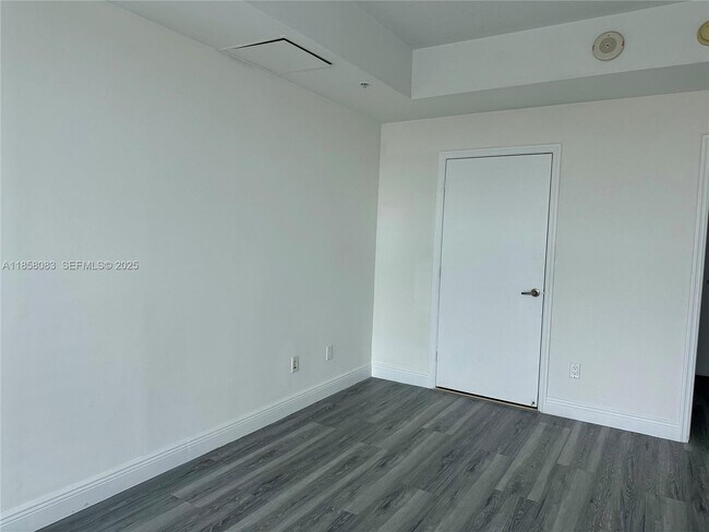 Building Photo - 60 SW 13th St