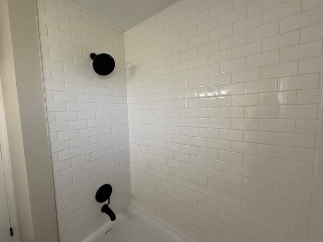 Building Photo - Renovated Single-Family Home – We Welcome ...
