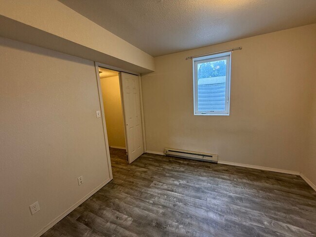 Building Photo - One Bedroom, One-bathroom Apartments Locat...