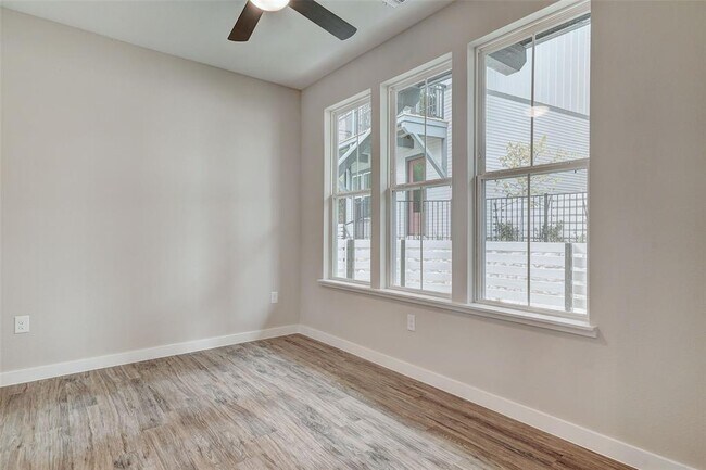 Building Photo - 3809 Valley View Rd