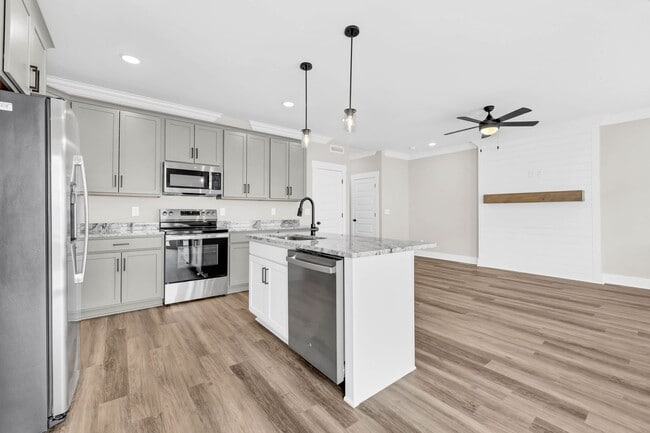 Building Photo - 166 Sango Dr