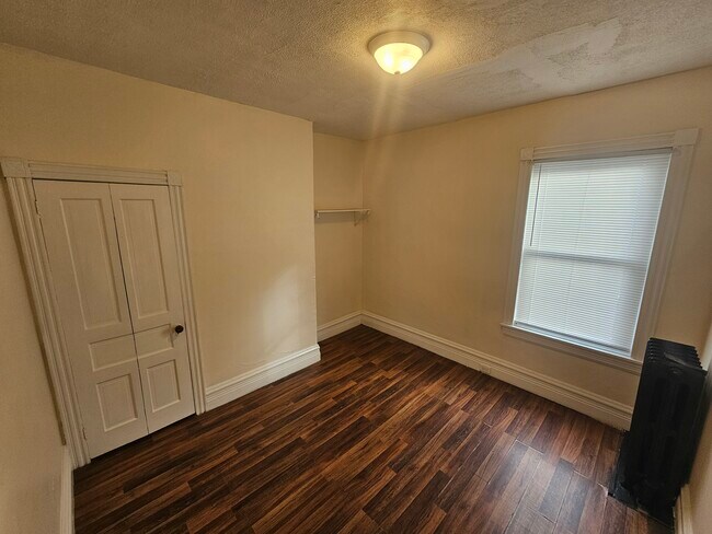 Building Photo - 132 W Douglass St