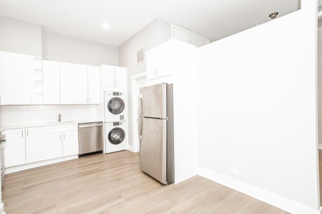 Building Photo - Gorgeous One Bedroom Apartment in Central ...