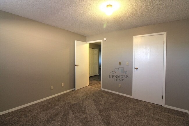 Building Photo - 2 Bedroom, 1 Bath Condo in Kennewick