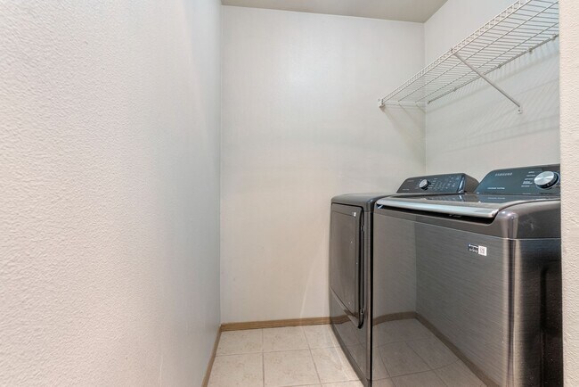 Building Photo - Spacious 4-Bedroom Home in SE Portland
