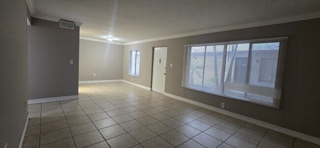 Building Photo - READY TO MOVE IN!!! FAST APPROVAL!