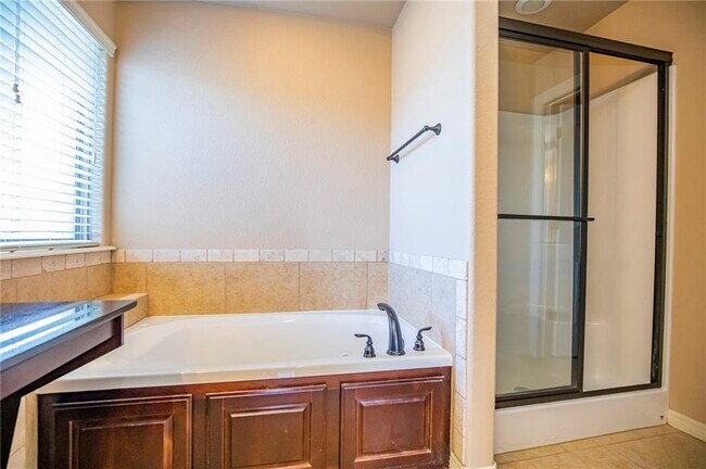 Building Photo - 2955 N Raven Ln