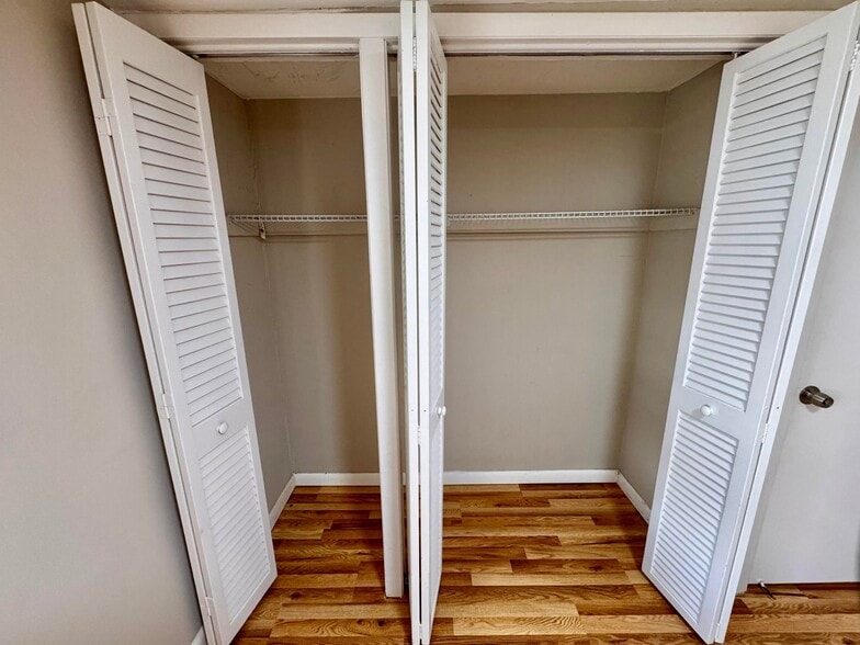 Building Photo - 609 NW 7th Ct