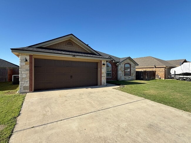 Building Photo - NEW IN MANAGEMENT - COMING SOON!