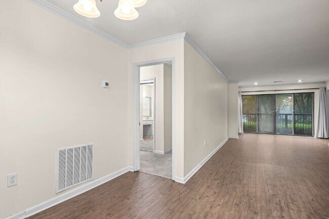 Building Photo - 3115 Pine Heights Dr NE