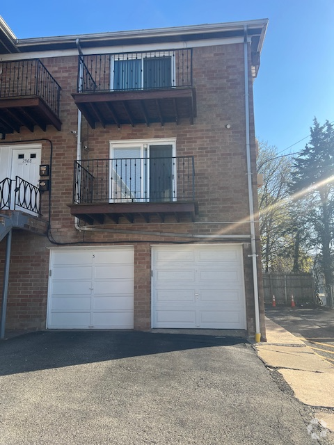 Building Photo - 7508 Kiesel Terrace