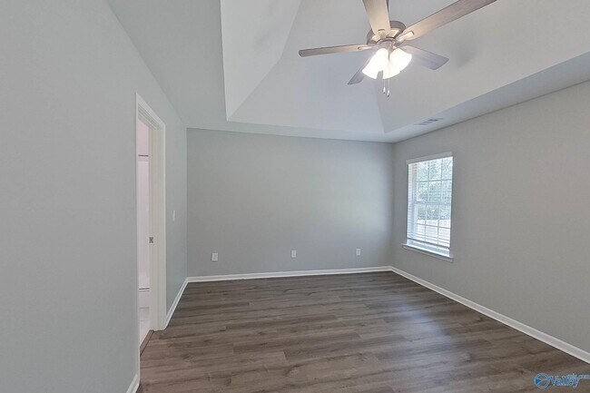 Building Photo - 112 Live Oak Dr