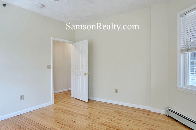 Building Photo - 204 Angell St