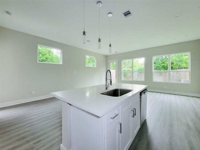 Building Photo - 8014 Huntington Spgs Ln