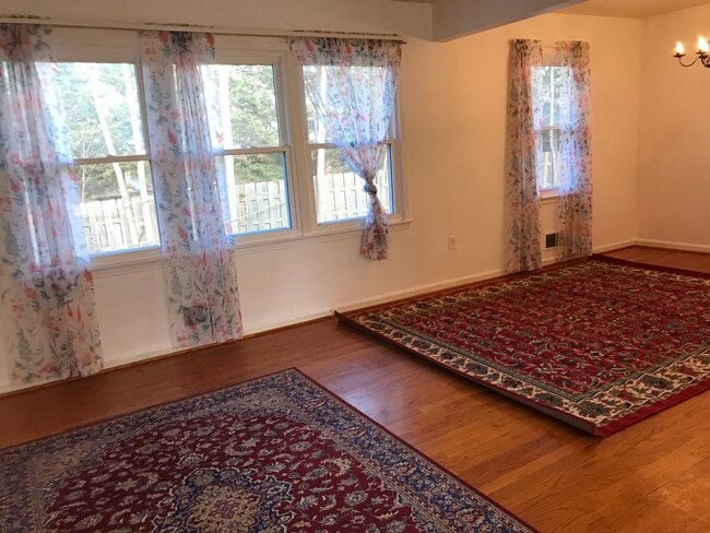 Building Photo - 5603 Lalos St