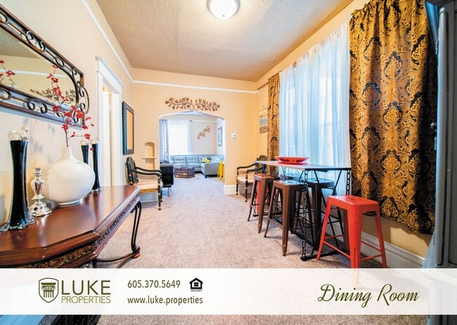 Building Photo - 803 1/2 S Main Ave-