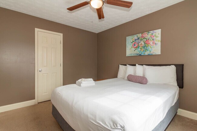 Building Photo - 4235 King Arthur Pl