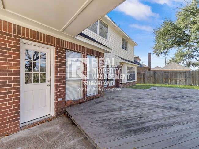 Building Photo - Executive Living in the Heart of Sugar Land