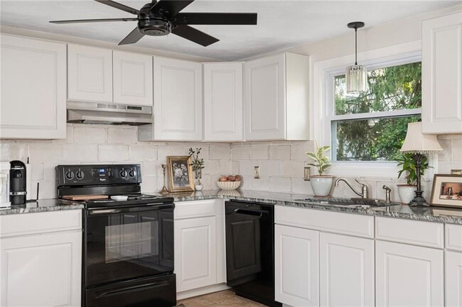 Building Photo - 40 Paolino St