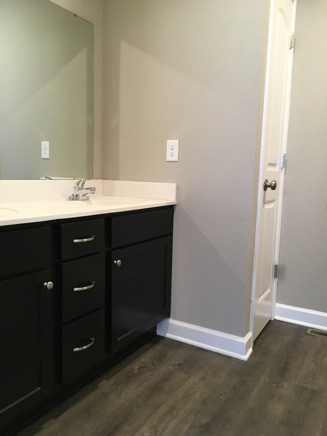 Building Photo - 3 Bed Townhome in Grain Valley
