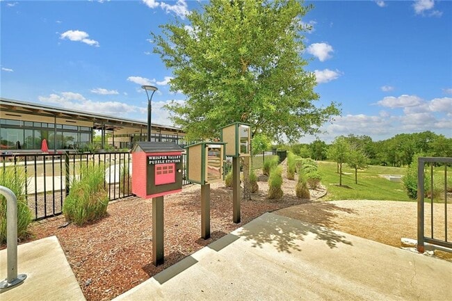 Building Photo - 16811 Radiant Dr