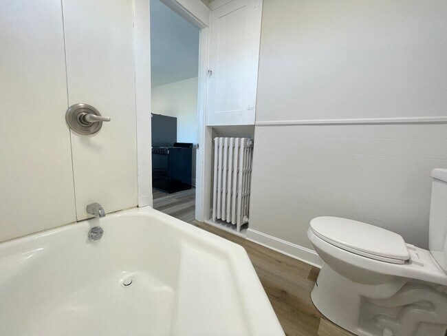 Building Photo - 55 Henriette St