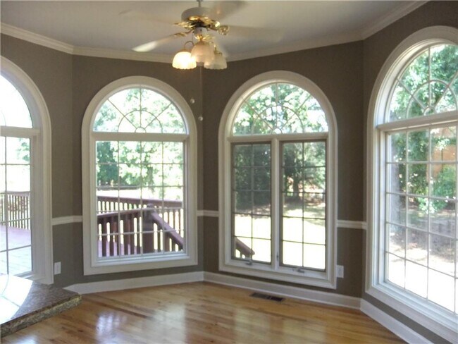 Building Photo - 5060 Gallatree Ln