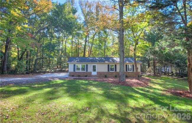 Building Photo - 1300 Sharon Dr