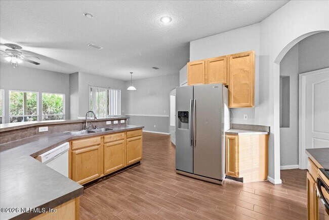 Building Photo - 8871 Canopy Oaks Dr