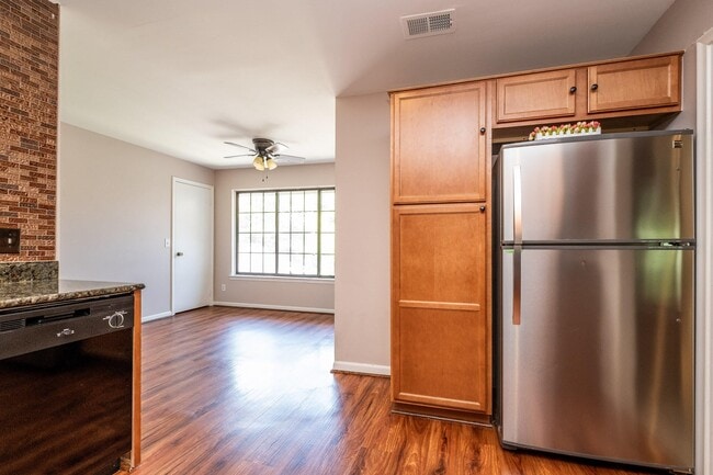 Building Photo - 6979 Pebble Creek Woods Dr