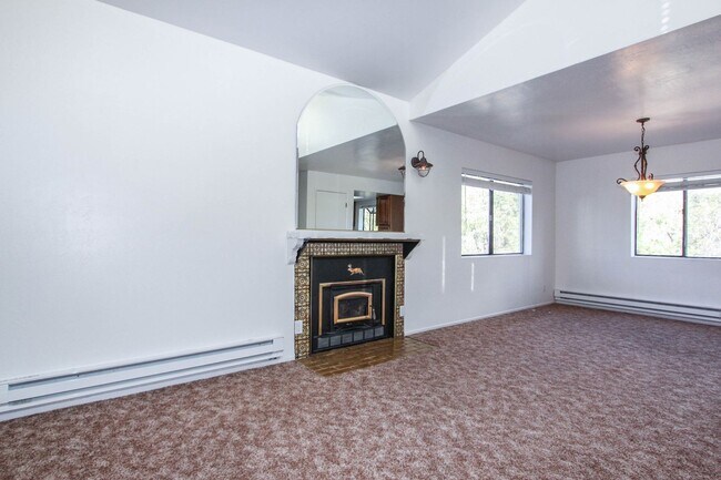 Building Photo - 333 W Leroux St
