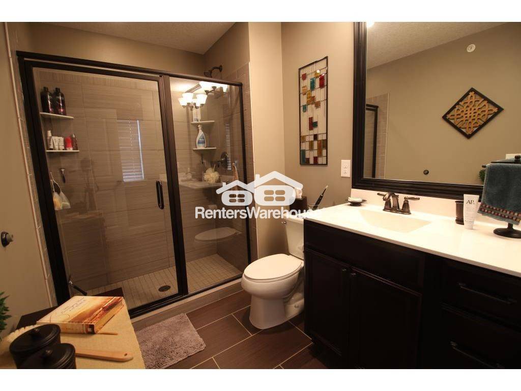 Building Photo - 8411 Larch Ln N