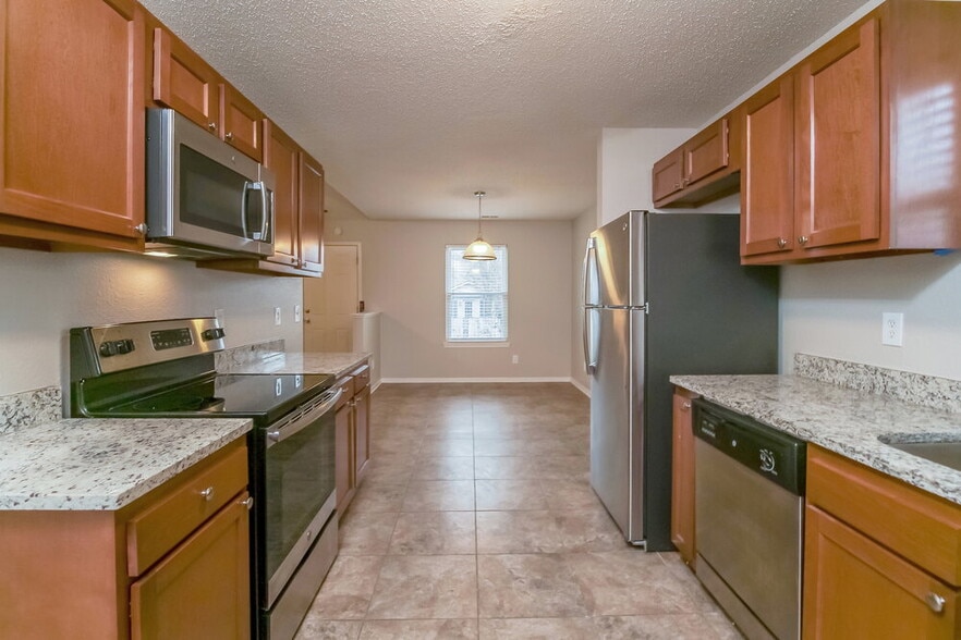 Building Photo - 6113 Longmeadow Dr