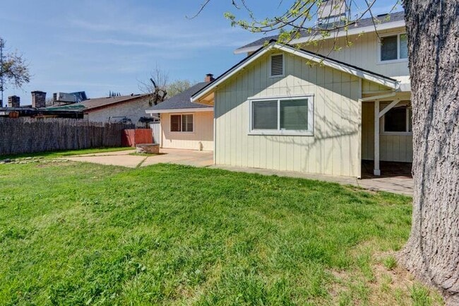 Building Photo - 2768 Saratoga Ave