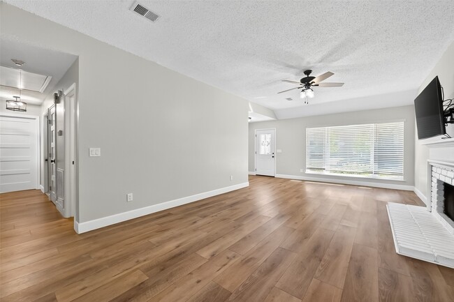 Building Photo - 21234 Park Willow Dr