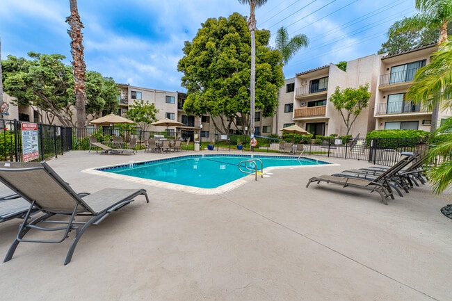 Building Photo - 6780 Friars Rd