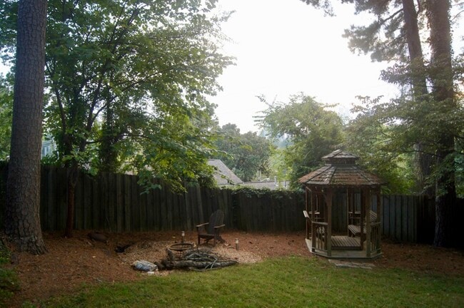 Building Photo - 629 Hillpine Dr NE