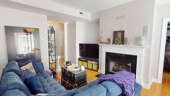 Building Photo - Gateway Plaza in Center City Condo with La...