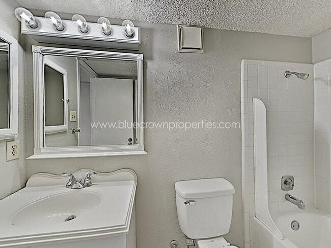 Building Photo - 4202 Glenlawn Ct