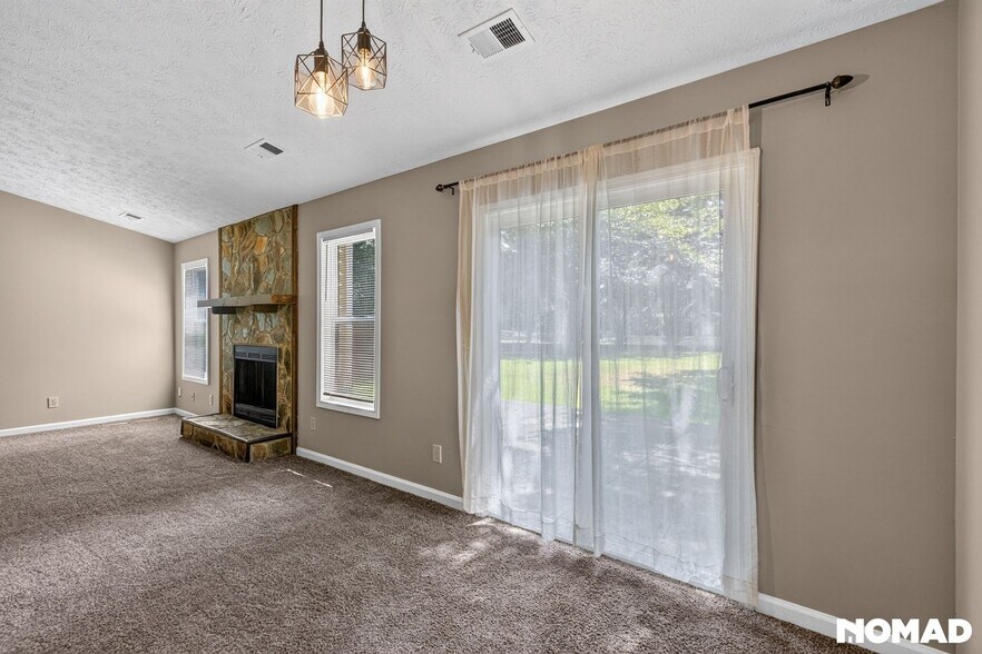 Building Photo - 933 River Rock Dr