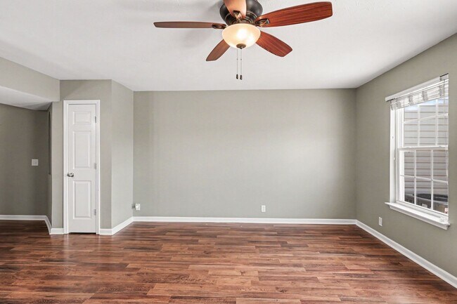 Building Photo - Charming Townhome near Percy Priest