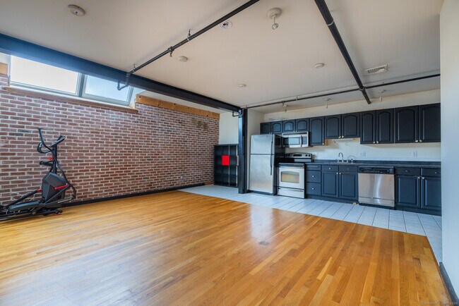Building Photo - 325 Myrtle Ave