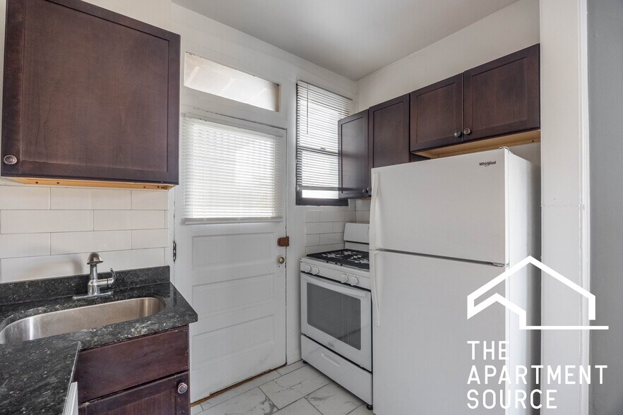 Building Photo - 1319 W Estes Ave