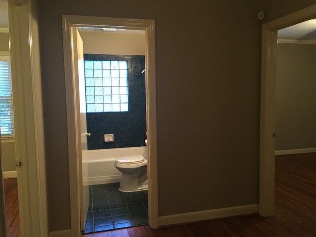 Building Photo - Charming 3 Bedroom, 2 Bath Home - Downtown...