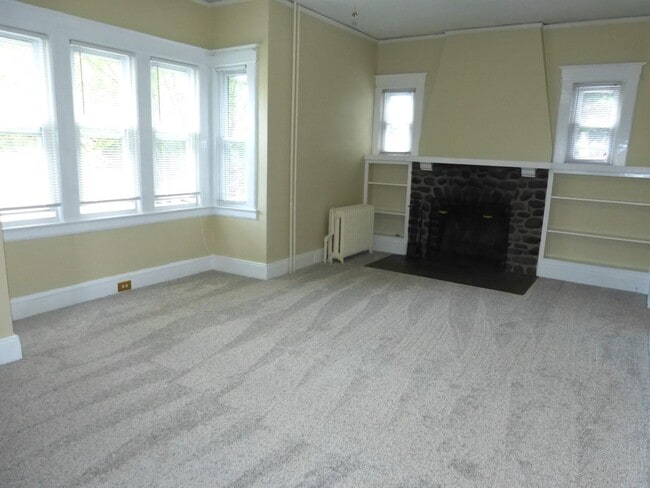 Building Photo - 27 S Middletown Rd