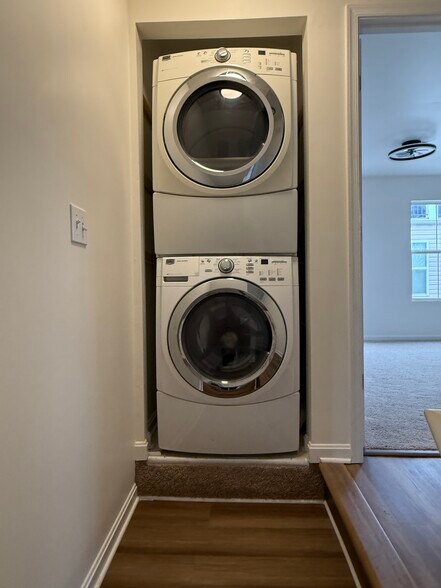 Washer and dryer - 4630 Dillon St