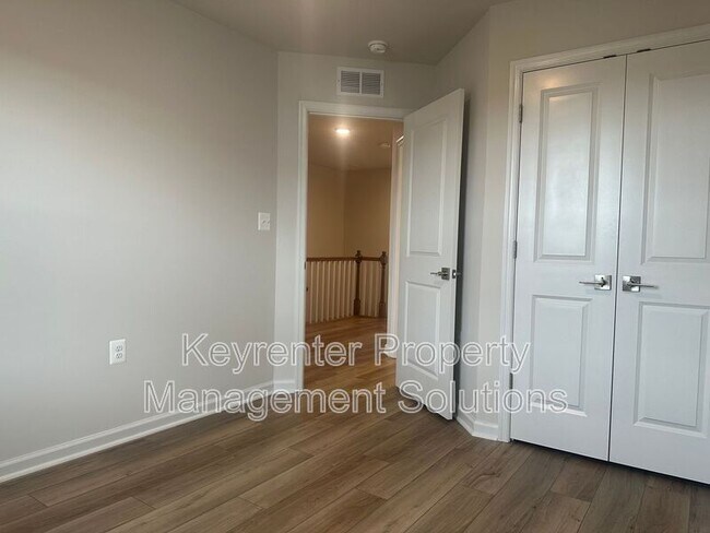 Building Photo - 121 Gibraltar Dr